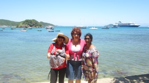 Rhiana, Isidora and Nirajah on Buzious beach, Brasil