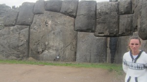 Bianca in front of the wall of the Sacsayhuaman carved limestone boulders.
